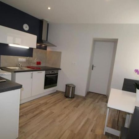 Petit Appartement Confortable Châteaubourg Exteriör bild