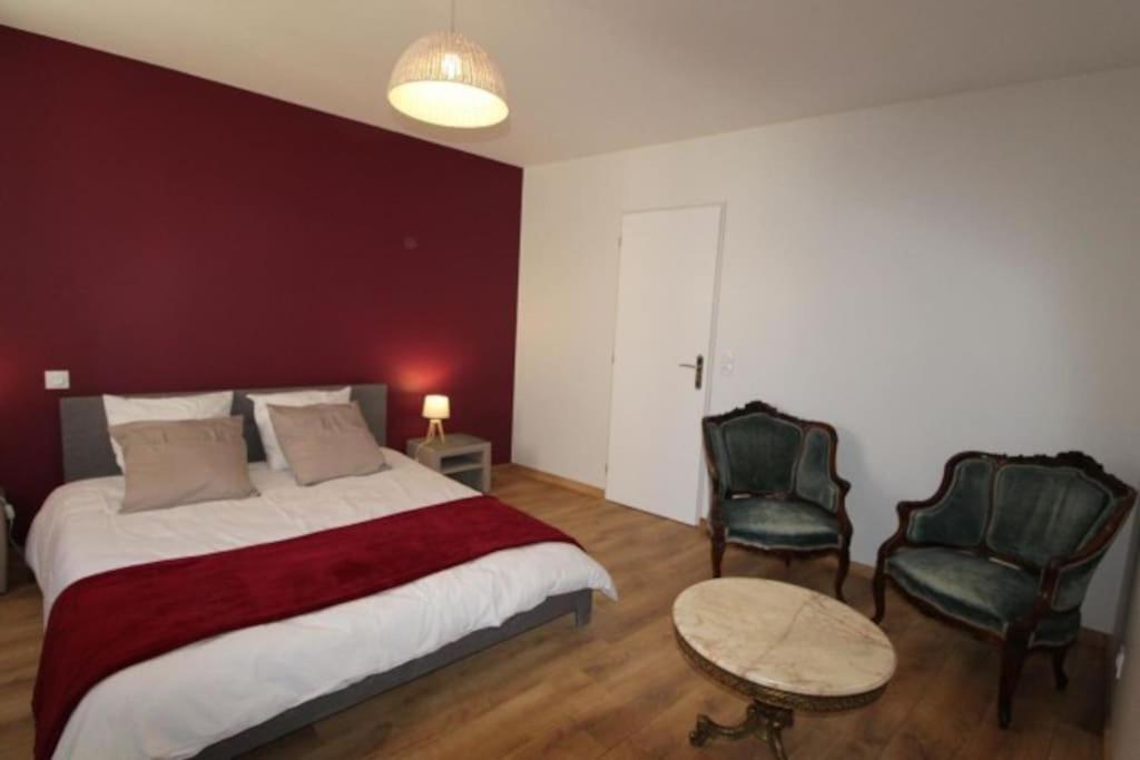 Petit Appartement Confortable Châteaubourg Exteriör bild